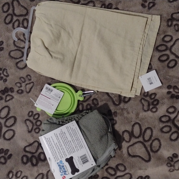 Dog Drying Towel, Decorative Towel, Collapsible Silicone Bowl New - Picture 2 of 5